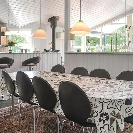 בית נופש Fyrrekrogen Vi *